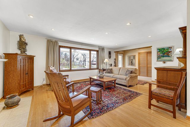 95 Diana Road, Ogden Dunes, IN 46368