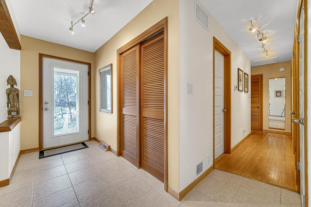95 Diana Road, Ogden Dunes, IN 46368