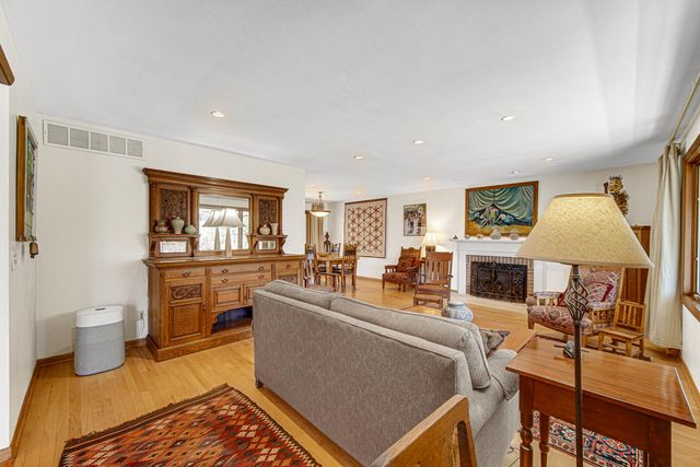95 Diana Road, Ogden Dunes, IN 46368