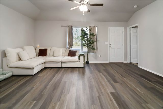 696 Saydi Street, Elkins, AR 72727