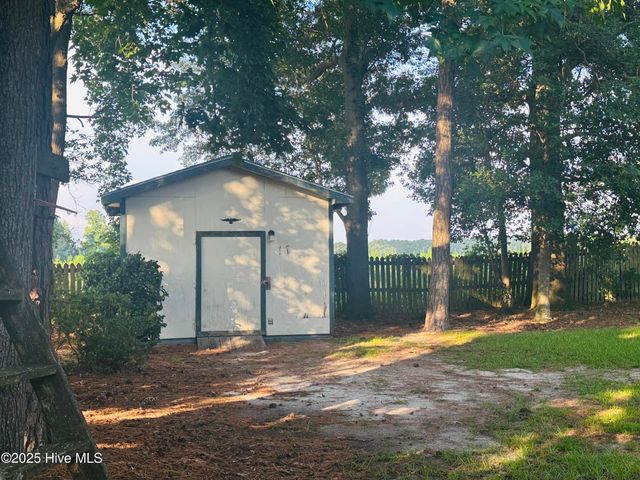 2833 Lisa Lane, Kinston, NC 28504