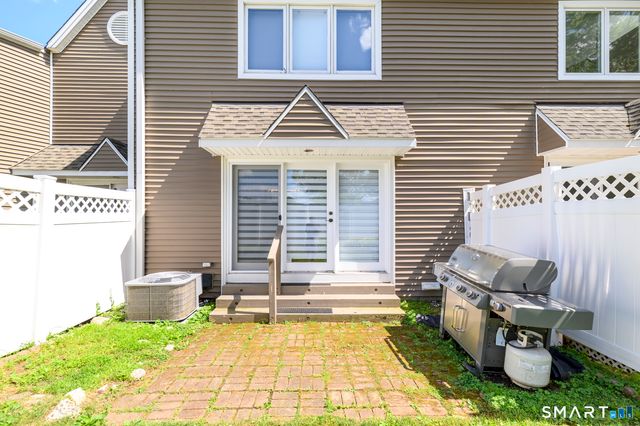 566 Newfield Avenue 14, Stamford, CT 06905