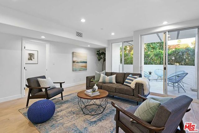842 11th St 1, Santa Monica, CA 90403