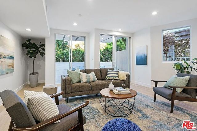 842 11th St 1, Santa Monica, CA 90403