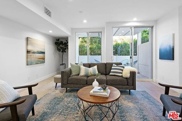 842 11th St 1, Santa Monica, CA 90403