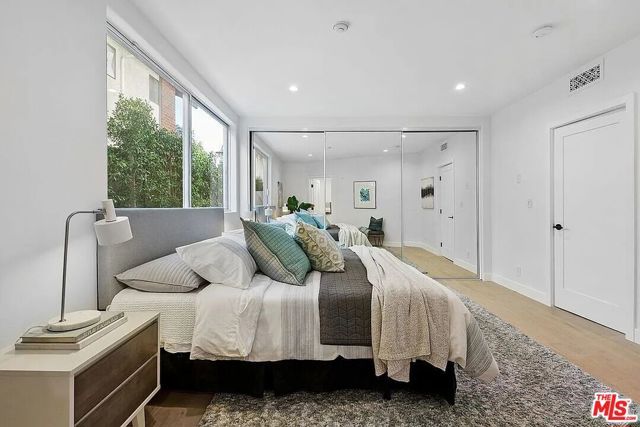 842 11th St 1, Santa Monica, CA 90403