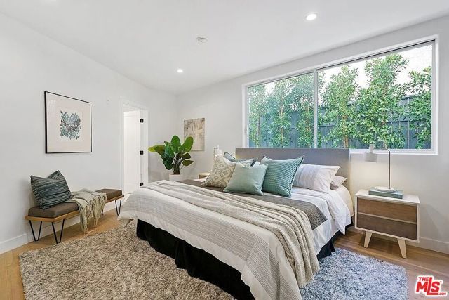 842 11th St 1, Santa Monica, CA 90403
