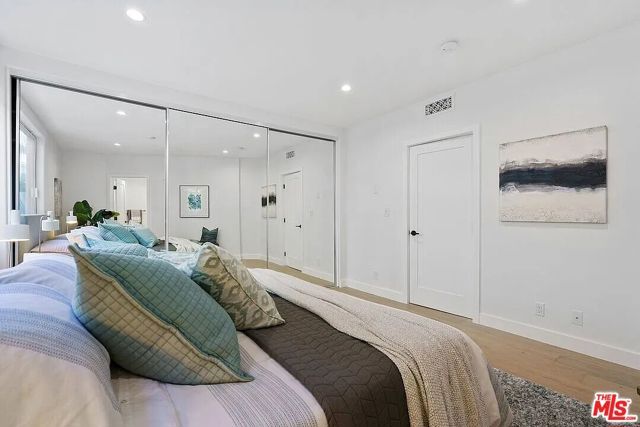 842 11th St 1, Santa Monica, CA 90403
