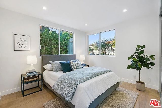 842 11th St 1, Santa Monica, CA 90403