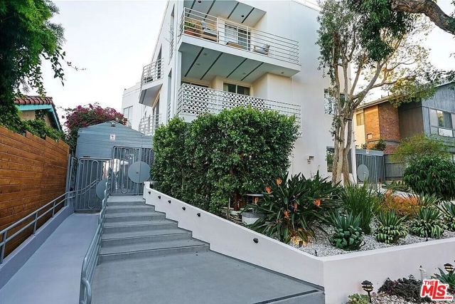 842 11th St 1, Santa Monica, CA 90403