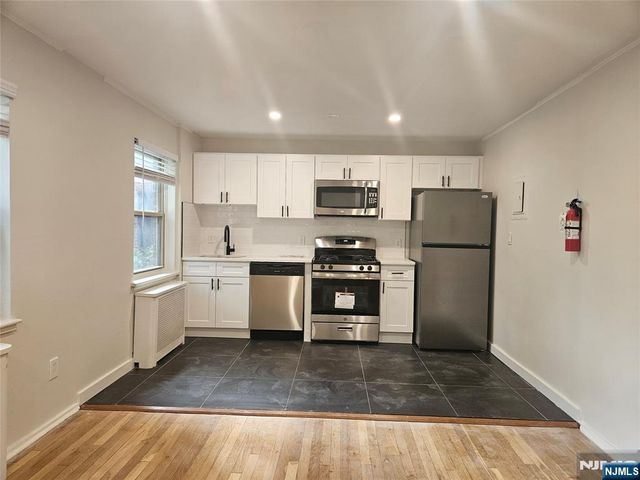 72 Lakeview Avenue B, Leonia, NJ 07605