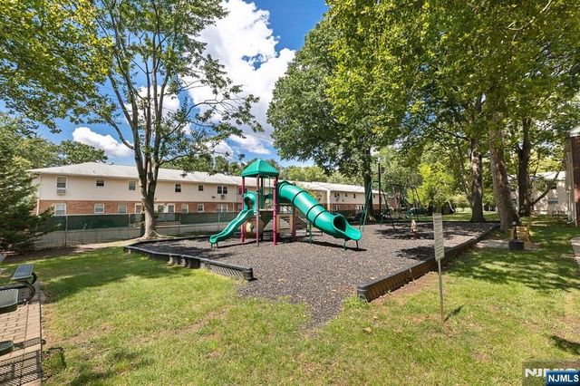 72 Lakeview Avenue B, Leonia, NJ 07605