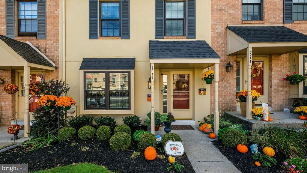 2012 YORKTOWN, Norristown, PA 19403