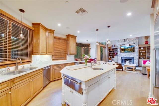 5230 Quakertown Avenue, Woodland Hills (los Angeles), CA 91364