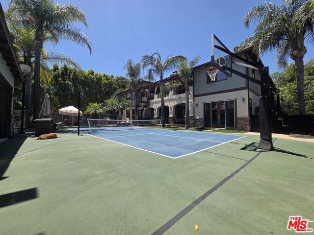5230 Quakertown Avenue, Woodland Hills (los Angeles), CA 91364