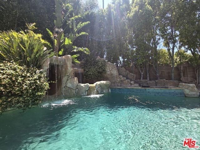 5230 Quakertown Avenue, Woodland Hills (los Angeles), CA 91364