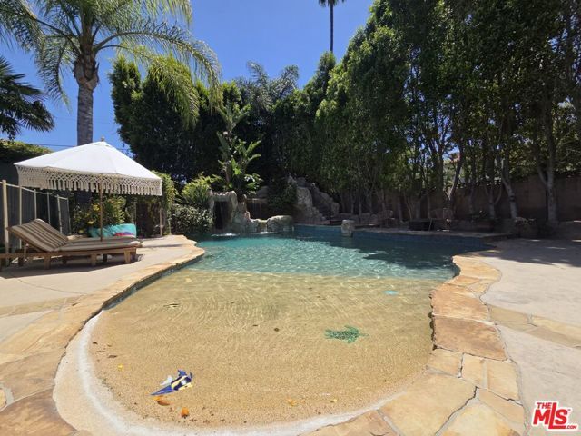 5230 Quakertown Avenue, Woodland Hills (los Angeles), CA 91364