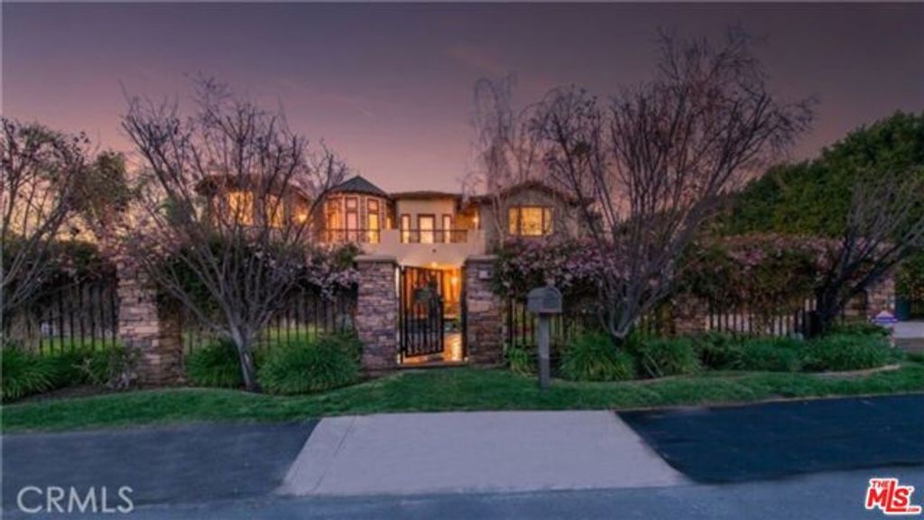 5230 Quakertown Avenue, Woodland Hills (los Angeles), CA 91364