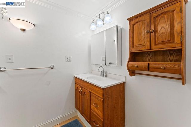 1086 Delano St, San Lorenzo, CA 94580