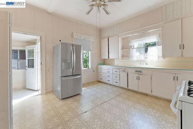 1086 Delano St, San Lorenzo, CA 94580