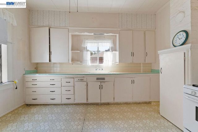 1086 Delano St, San Lorenzo, CA 94580