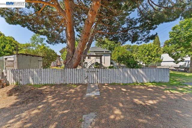 1086 Delano St, San Lorenzo, CA 94580