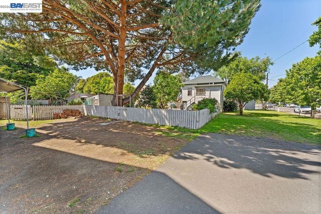 1086 Delano St, San Lorenzo, CA 94580