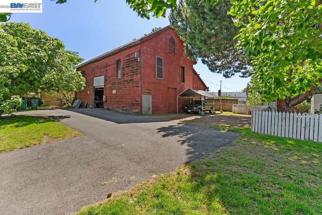 1086 Delano St, San Lorenzo, CA 94580