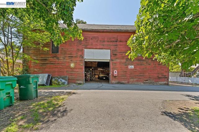 1086 Delano St, San Lorenzo, CA 94580