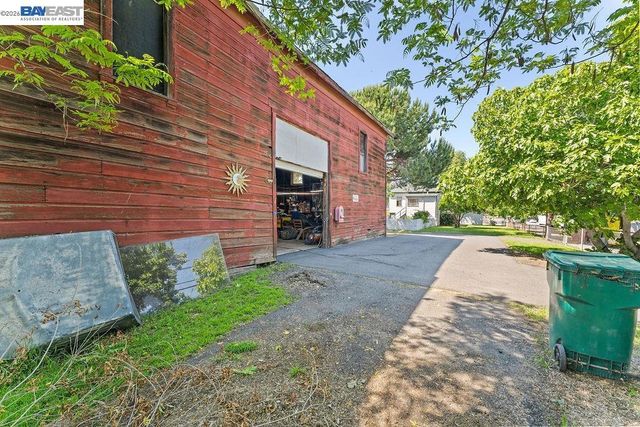 1086 Delano St, San Lorenzo, CA 94580