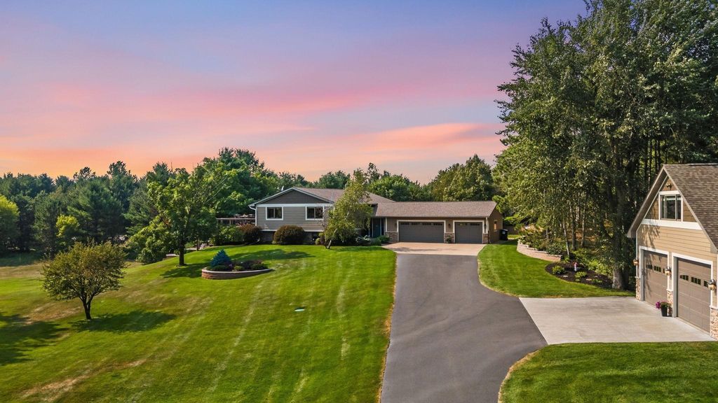 746 Packer Drive, Hudson, WI 54016