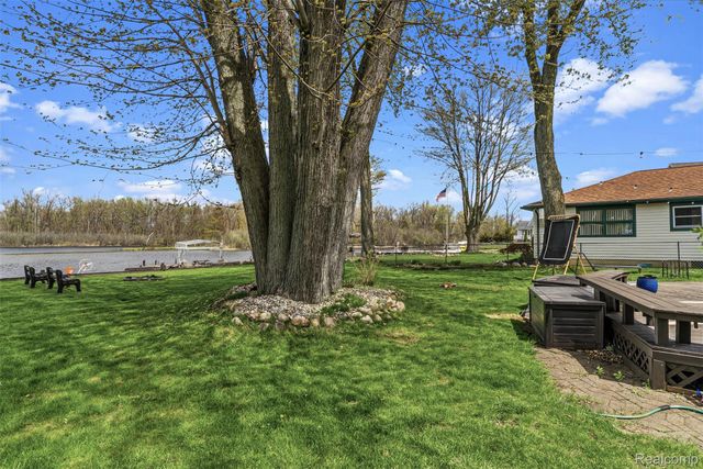3142 Ponemah Drive, Fenton Charter Township, MI 48430