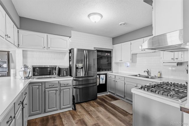 3142 Ponemah Drive, Fenton Charter Township, MI 48430