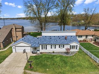 3142 Ponemah Drive, Fenton Charter Township, MI 48430
