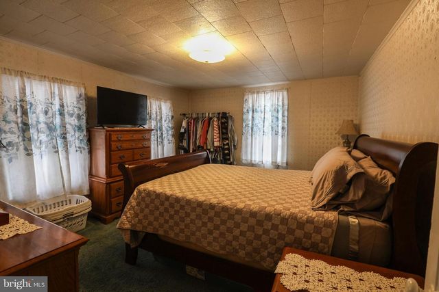 846 BUNTING ST, Pottsville, PA 17901