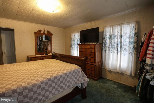 846 BUNTING ST, Pottsville, PA 17901