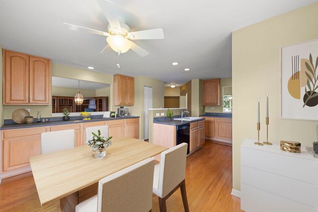 31704 Kline Circle 3170, Warrenville, IL 60555