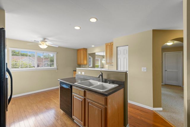 31704 Kline Circle 3170, Warrenville, IL 60555