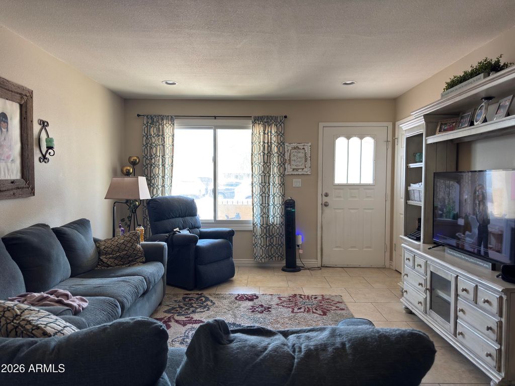 Image 3 of property listing at 14619 N 31ST Lane, Phoenix, AZ 85053