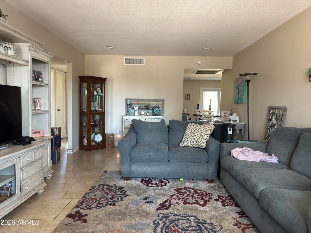Image 4 of property listing at 14619 N 31ST Lane, Phoenix, AZ 85053
