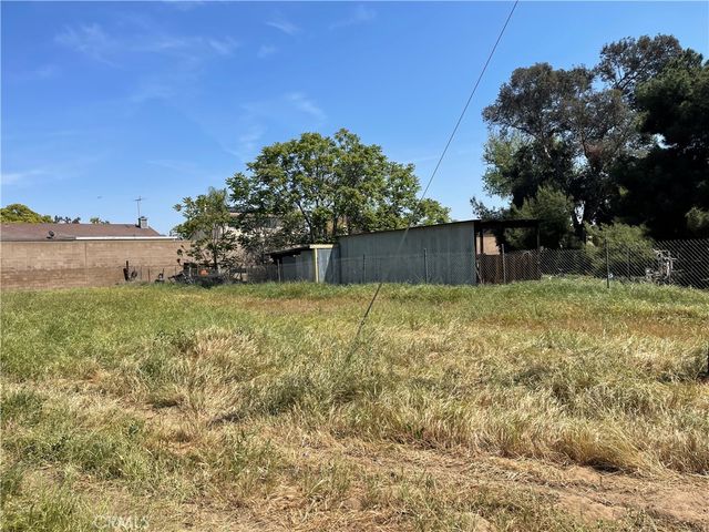 711 Meridian, Colton, CA 92324