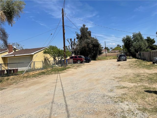 711 Meridian, Colton, CA 92324