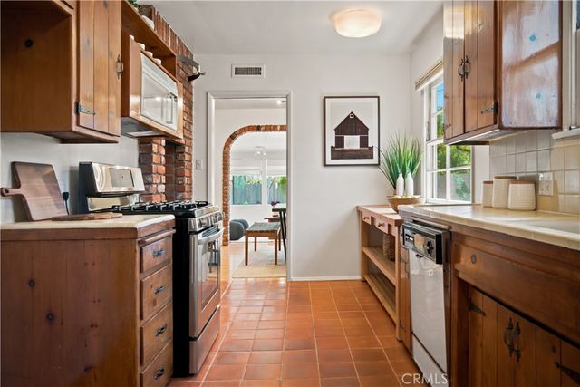 13828 Kittridge, Van Nuys, CA 91405