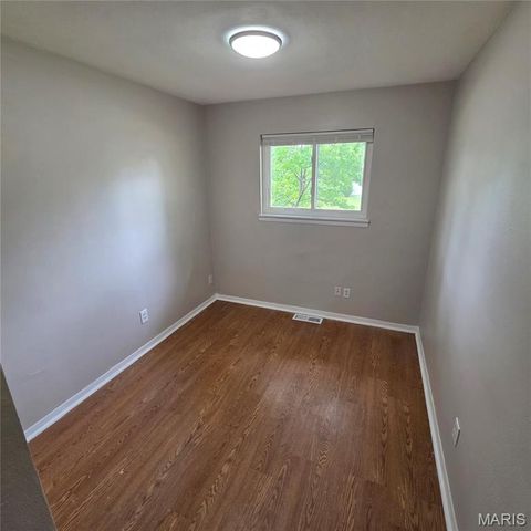 7014 Midwood Avenue, Hazelwood, MO 63042