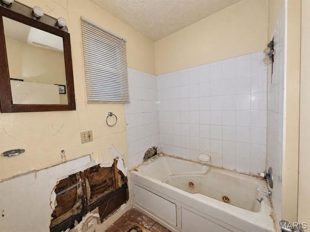 4786 Wren Avenue, St Louis, MO 63120