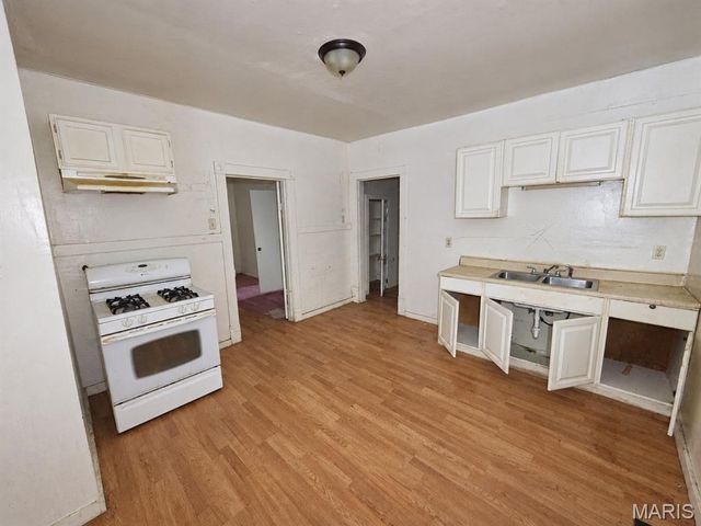 4786 Wren Avenue, St Louis, MO 63120