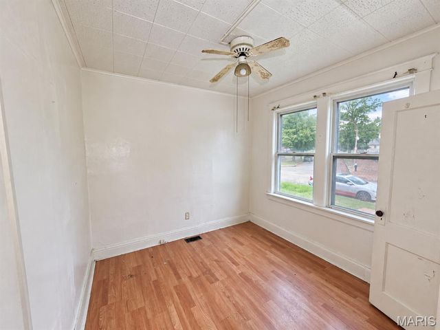 4786 Wren Avenue, St Louis, MO 63120