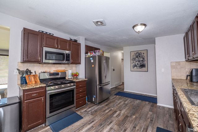 2375 W 4975 S, Roy, UT 84067