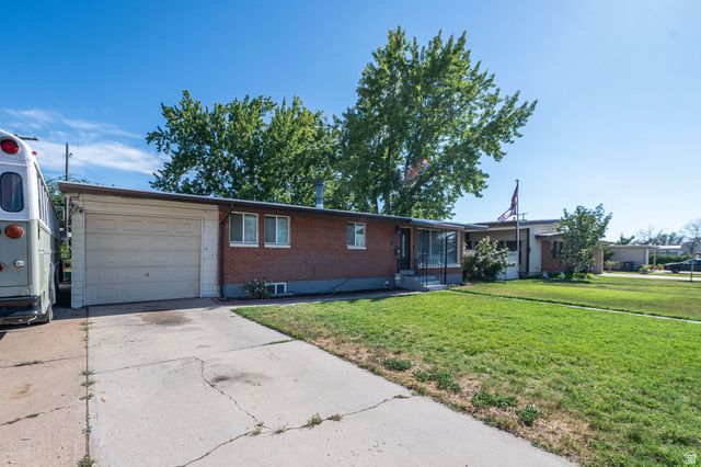 2375 W 4975 S, Roy, UT 84067