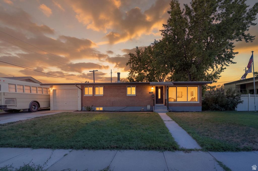 2375 W 4975 S, Roy, UT 84067